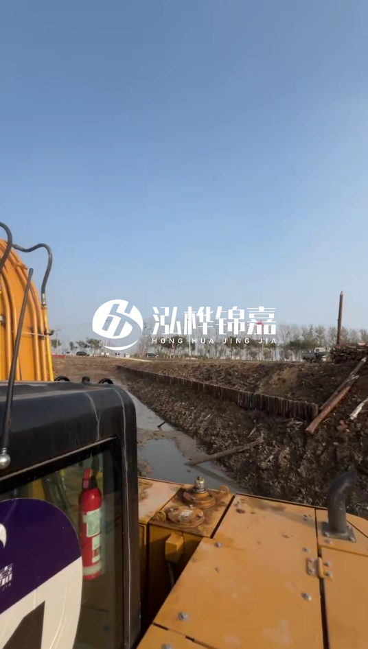 三門(mén)峽挖機(jī)打木樁專(zhuān)業(yè)施工-松木樁打樁木價(jià)格含運(yùn)輸成本嗎？