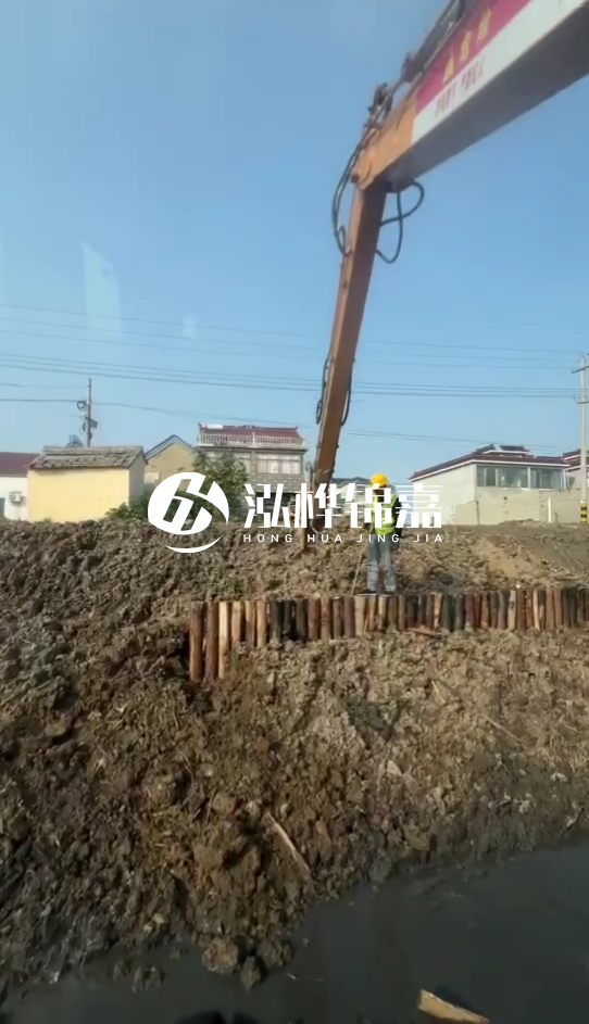 畢節(jié)市挖機打木樁專業(yè)施工-河道護(hù)坡木樁會不會腐爛？