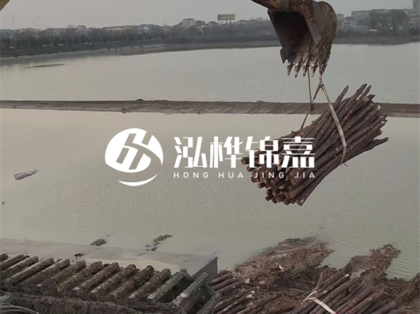 包工包料和清工施工哪種更劃算？1000根松木樁正常施工周期要多久？