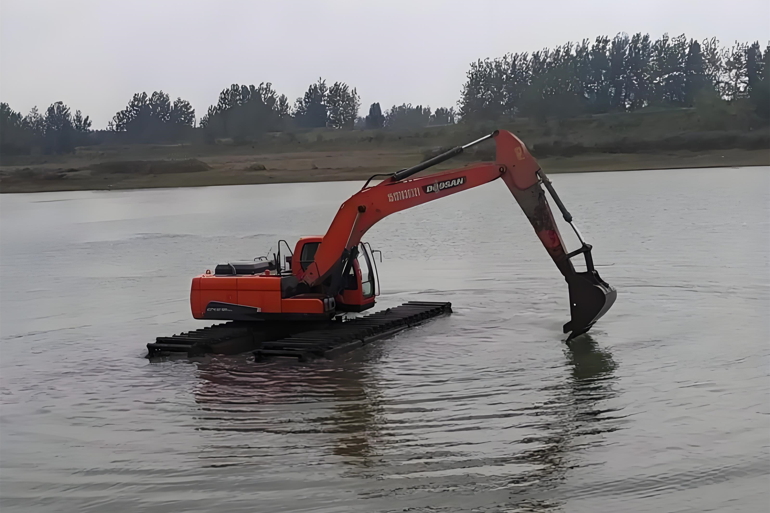 南昌水挖清淤團(tuán)隊(duì)泓樺錦嘉-大面積沼澤地清淤總價(jià)一般什么范圍？