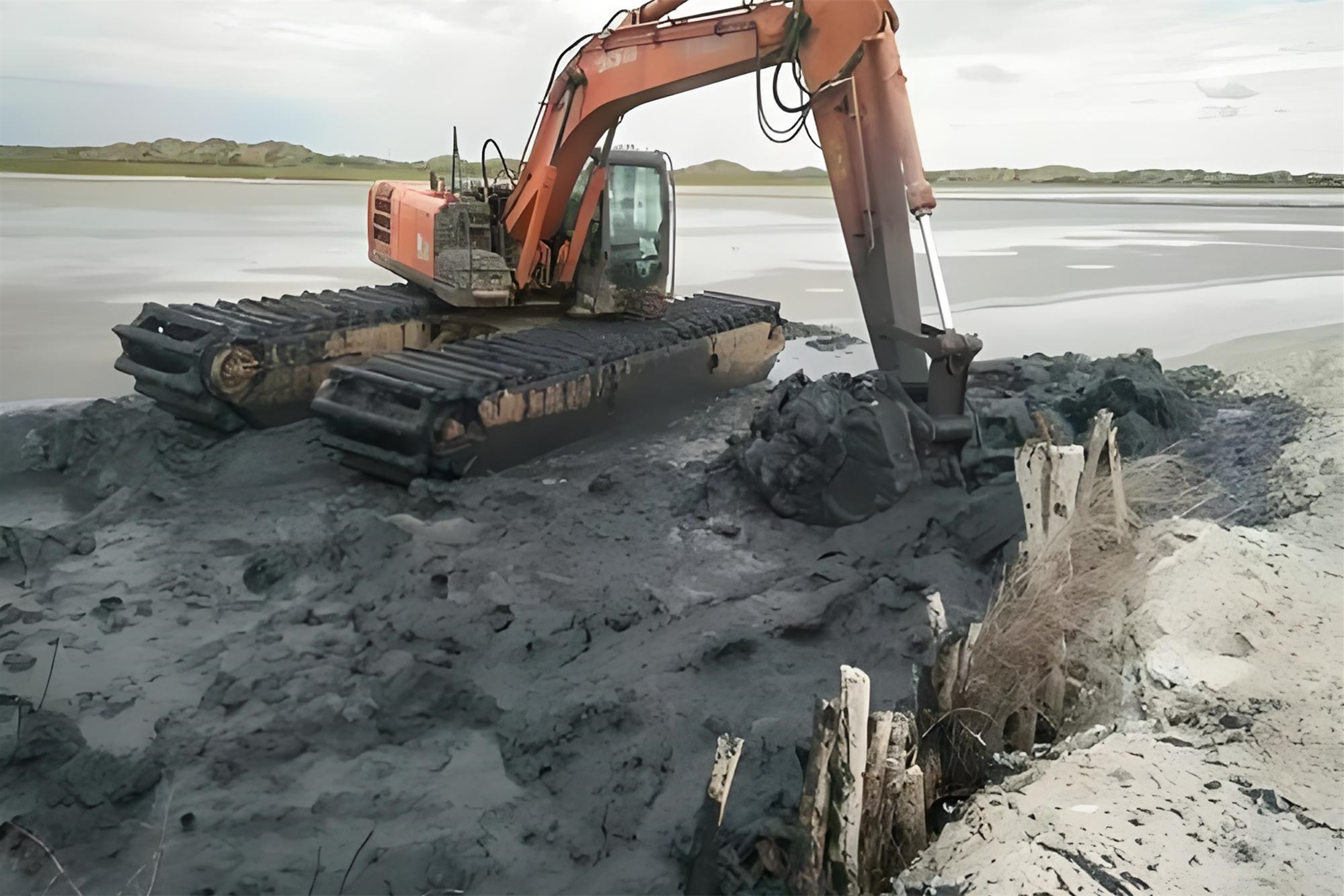 淮南水挖清淤團(tuán)隊(duì)泓樺錦嘉 - 小型水挖清淤適合鄉(xiāng)村溝渠作業(yè)嗎？