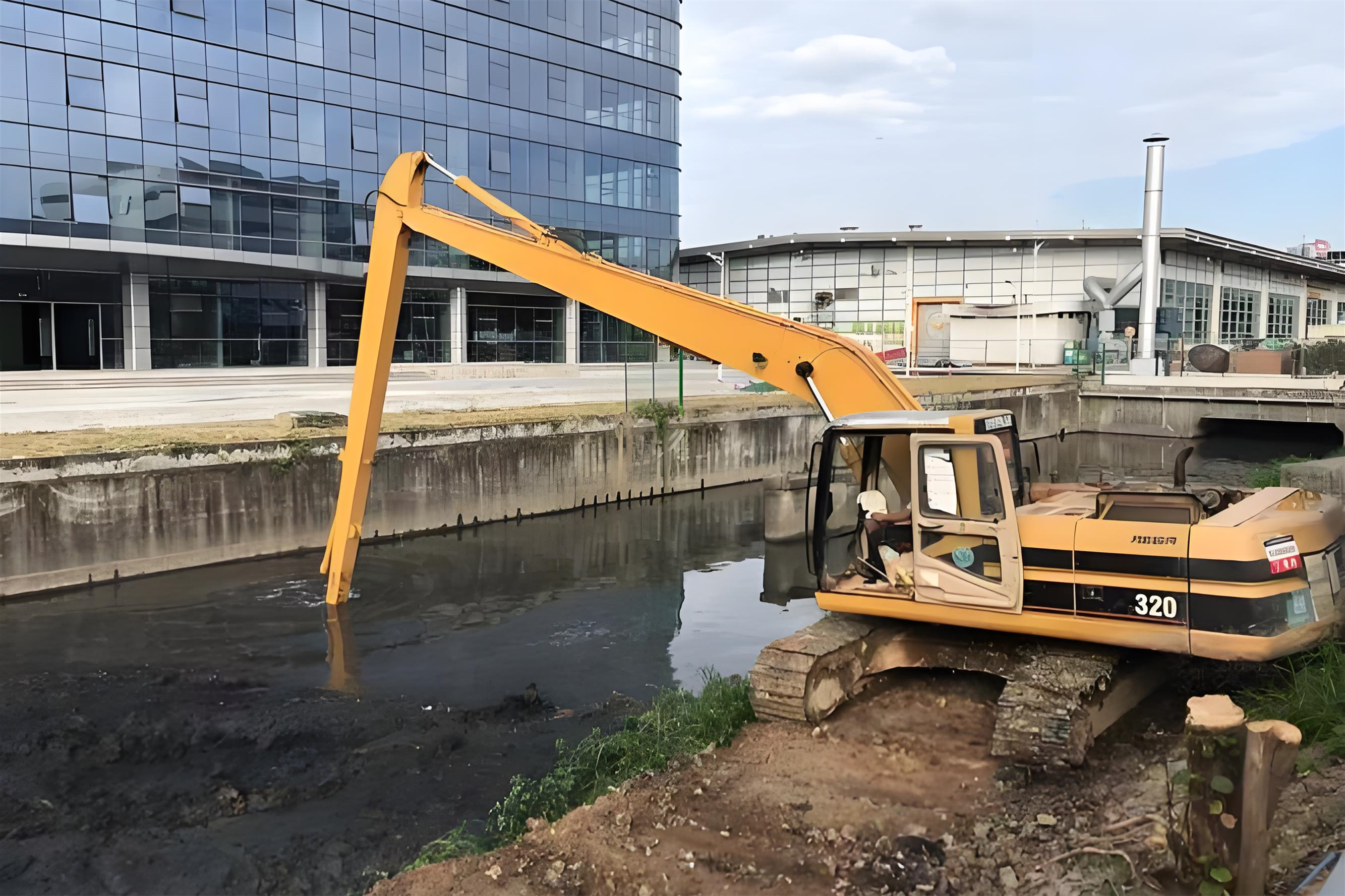 貴州銅仁挖機(jī)清淤施工隊(duì) - 魚(yú)塘清淤的費(fèi)用大概需要多少？