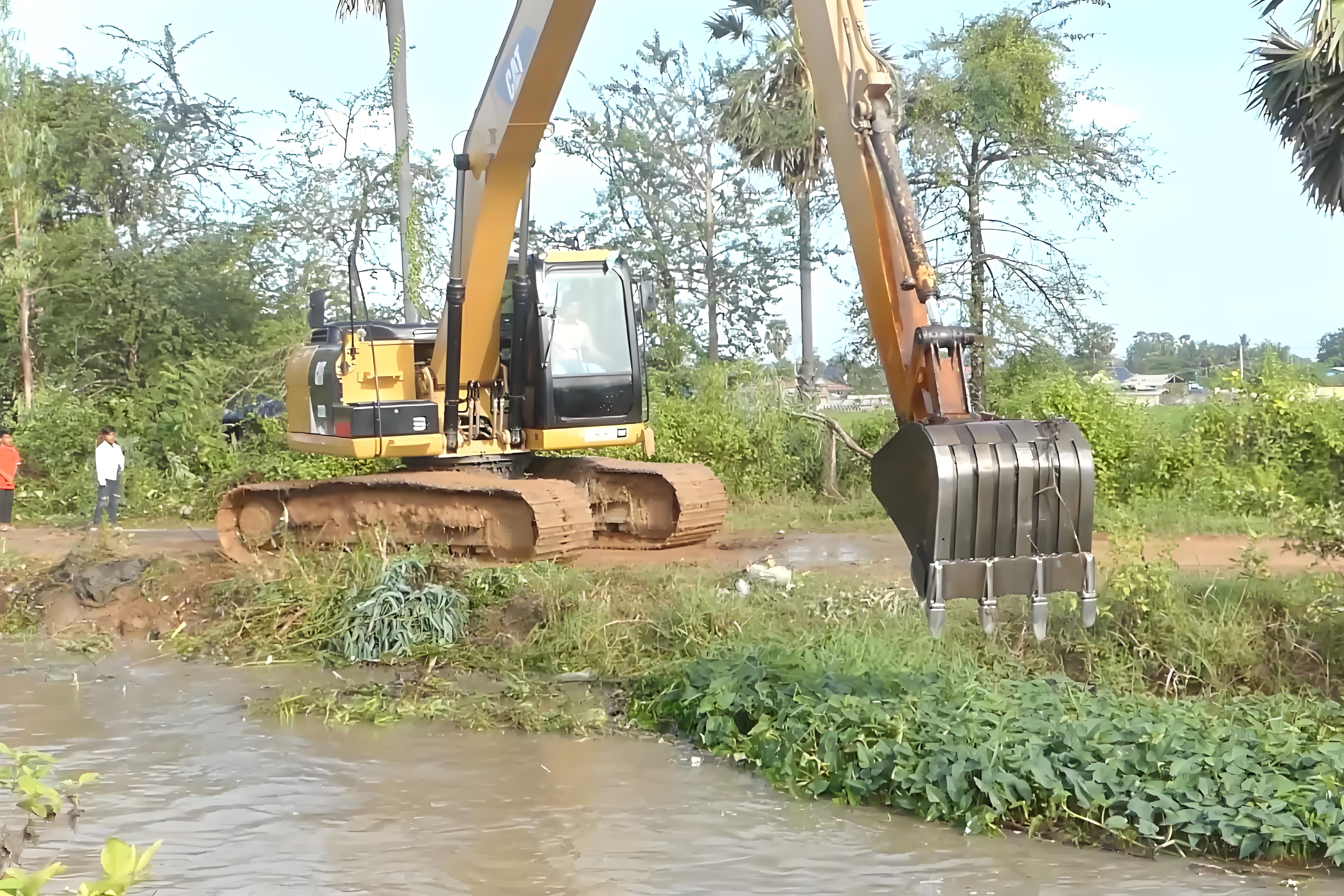 江蘇鹽城挖機(jī)清淤施工隊(duì)-鄉(xiāng)村溝渠清淤的深度一般是多少？