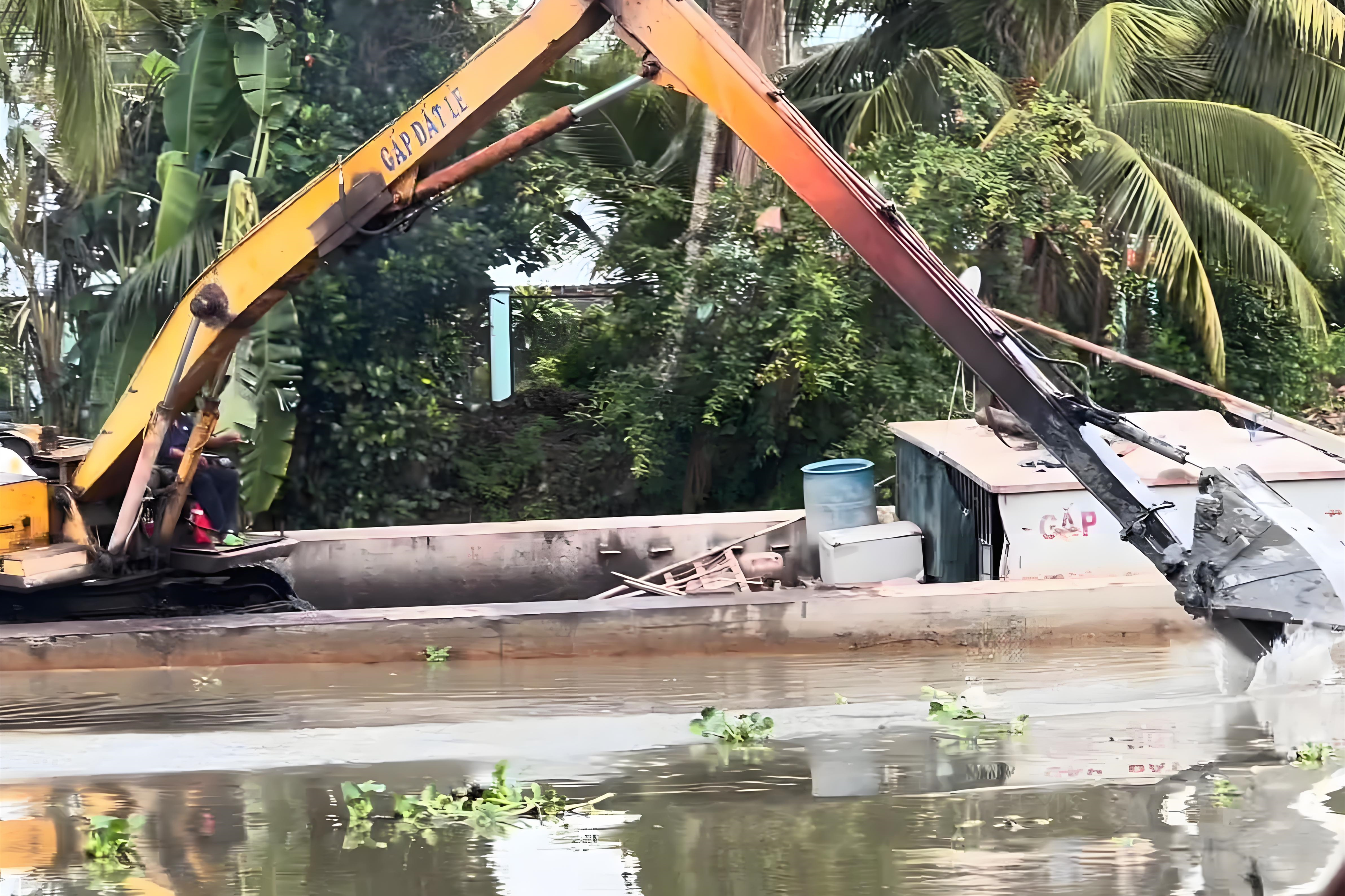 重慶黔江水上挖機清淤隊 - 挖機清淤的施工范圍受哪些因素限制？?