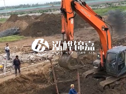 松木樁批發(fā)廠家泓樺錦嘉 - 生態(tài)河道木樁施工需要注意什么？