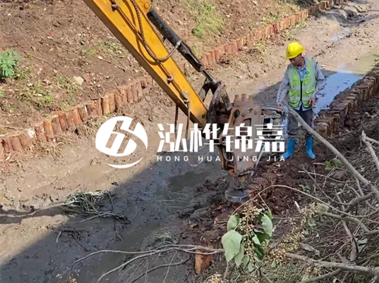 松木樁施工隊(duì)泓樺錦嘉 - 河道加固打松木樁怎么打？